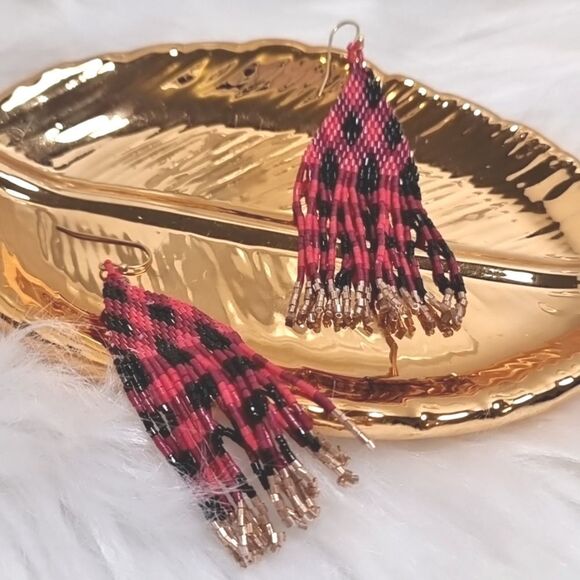 New ANTHRO Black & Red Fringe beaded dangle earrings - Picture 3 of 6